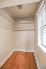 1361 W Greenleaf Ave, Unit #2A in Chicago, IL - Building Photo - Building Photo