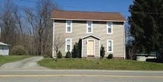 638 N Broad St in Grove City, PA - Building Photo