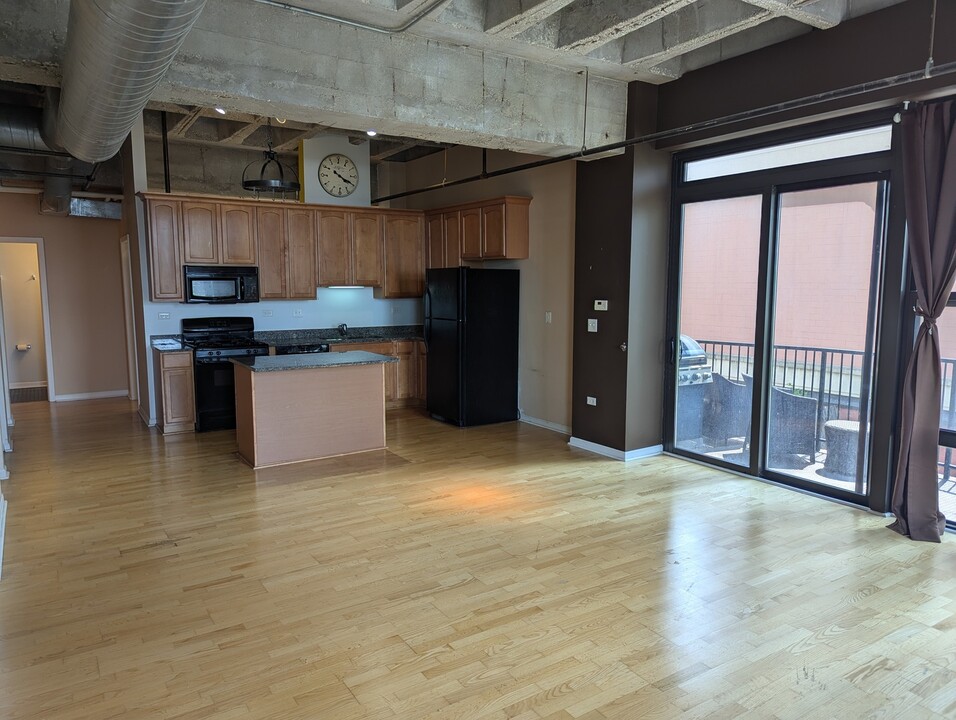 1503 S State St, Unit 406 in Chicago, IL - Building Photo