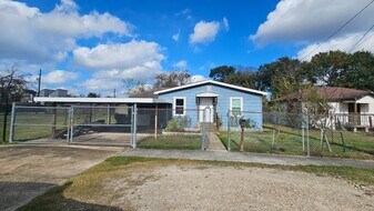 4405 Alice St in Houston, TX - Building Photo