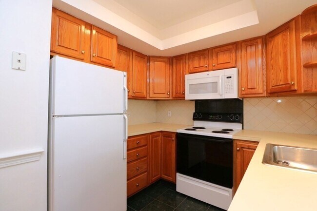 30 Upland Rd in Cambridge, MA - Building Photo - Building Photo