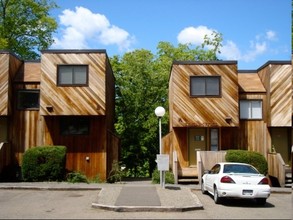 Ravenwood Apartments in Ithaca, NY - Building Photo - Building Photo