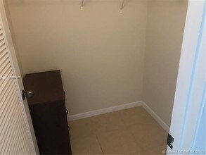 3409 NW 44th St-Unit -201 in Lauderdale Lakes, FL - Building Photo - Building Photo