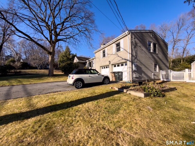 124 Wyndover Ln in Stamford, CT - Building Photo - Building Photo