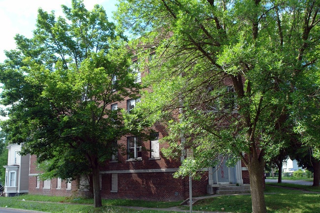 109 Lincoln Ave in Syracuse, NY - Foto de edificio - Building Photo