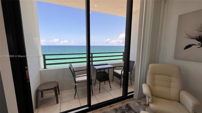 3505 S Ocean Dr, Unit 912 in Hollywood, FL - Foto de edificio - Building Photo