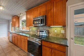 1836 125th Ave SE in Bellevue, WA - Building Photo - Building Photo