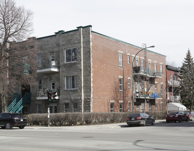 242 Saint-Joseph O in Montréal, QC - Building Photo - Primary Photo