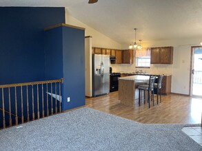 1909 Summerwood St in Goddard, KS - Foto de edificio - Building Photo