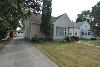 2327 University Ave in Grand Forks, ND - Building Photo - Building Photo