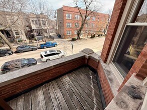 2414 N Spaulding Ave in Chicago, IL - Building Photo - Building Photo