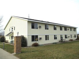 480 W Main St in Osakis, MN - Building Photo