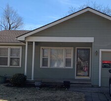 411 E Spencer Dr in Haysville, KS - Building Photo