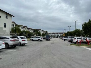 10600 NW 88th St, Unit 108 in Doral, FL - Building Photo - Building Photo