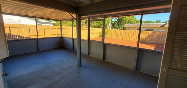 2872 N Dixie Hwy in Boca Raton, FL - Building Photo - Building Photo