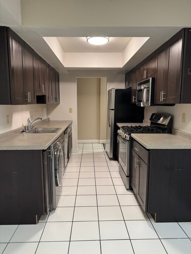 2260 N Summit Ave, Unit 106