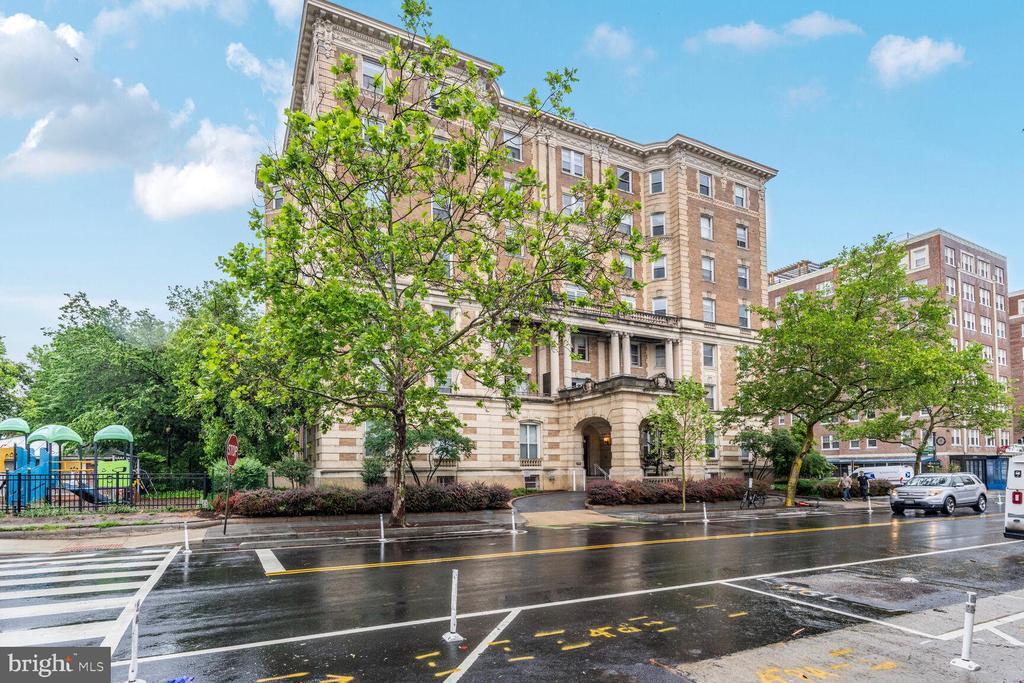 1851 Columbia Rd NW in Washington, DC - Building Photo