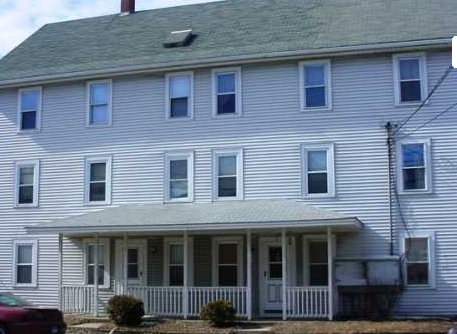 13 Dyer St in Killingly, CT - Foto de edificio