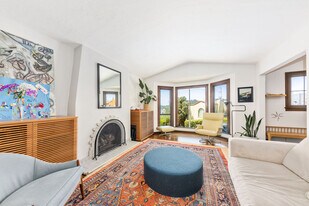 833 Rockdale Dr in San Francisco, CA - Building Photo