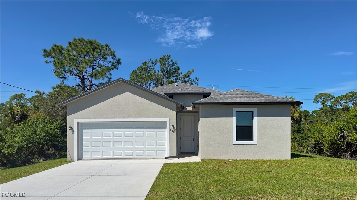 9008 Justice Cir in La Belle, FL - Building Photo