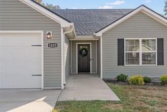 1453 Fredrick Dr in Clarksville, TN - Building Photo - Building Photo