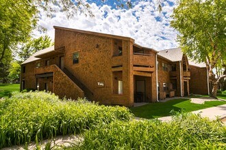 Chateau Meadows in Lincoln, NE - Building Photo - Building Photo