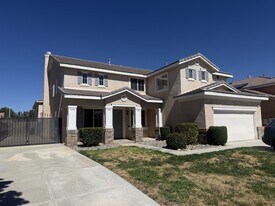 43725 Windrose Pl in Lancaster, CA - Building Photo