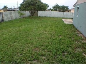 7241 Southgate Blvd in Margate, FL - Building Photo - Building Photo