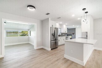 1216 W Wellington Dr in Deltona, FL - Building Photo - Building Photo