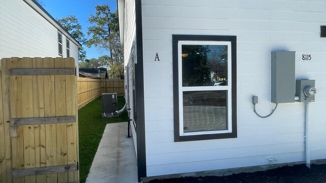 6011 Wedgefield St in Houston, TX - Foto de edificio - Building Photo