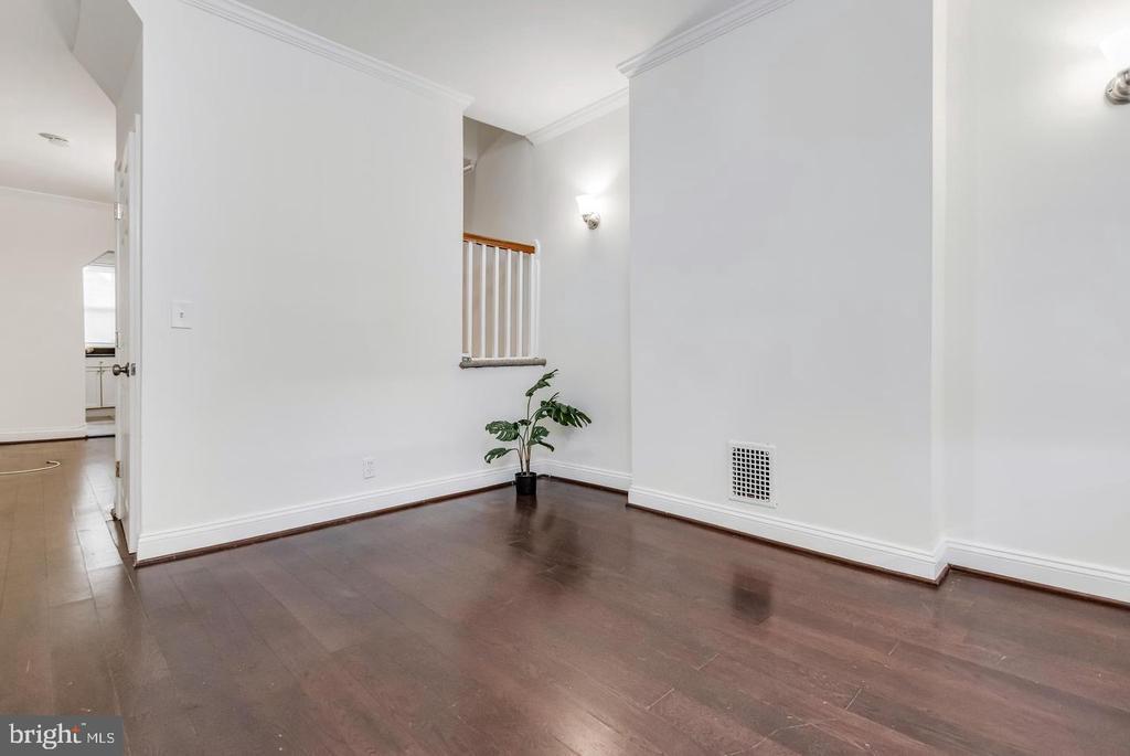 218 N Glover St in Baltimore, MD - Building Photo