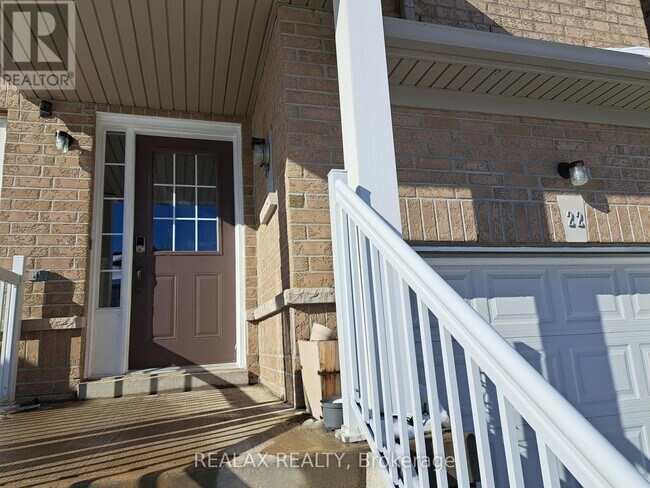 22 Quattro Ave in Richmond Hill, ON - Building Photo - Building Photo