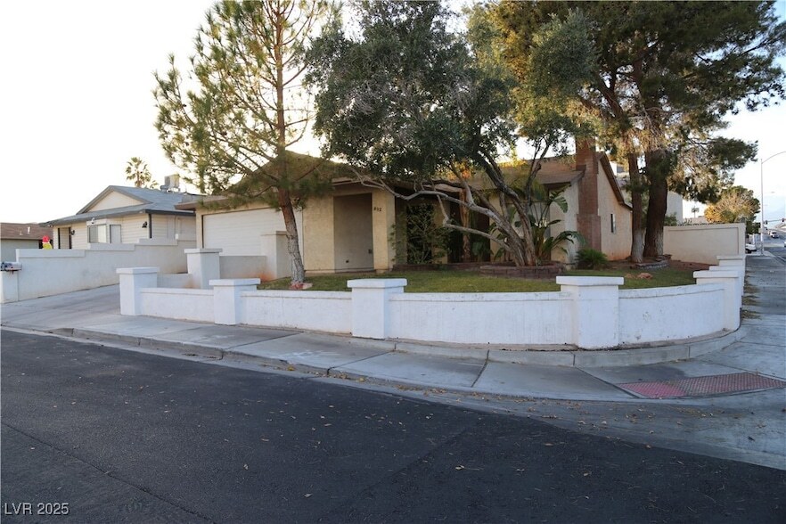 812 Sportsman Dr in Las Vegas, NV - Building Photo