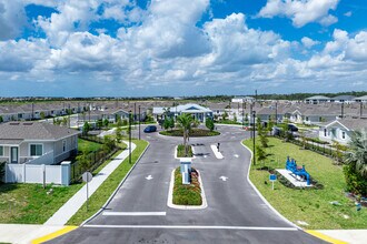 Villas at Gulf Coast in Ft. Myers, FL - Foto de edificio - Building Photo
