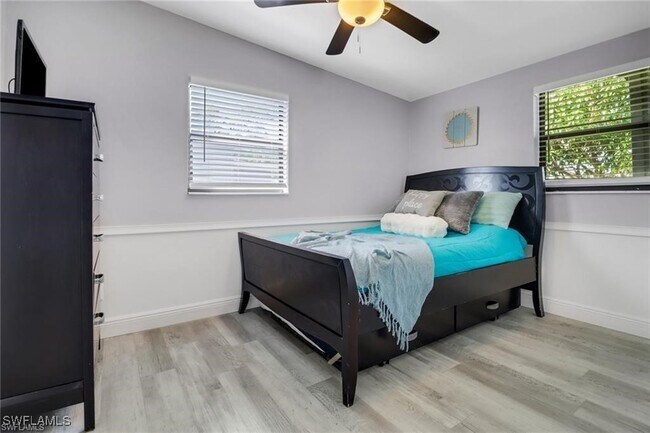 property at 2047 Harbor Ln