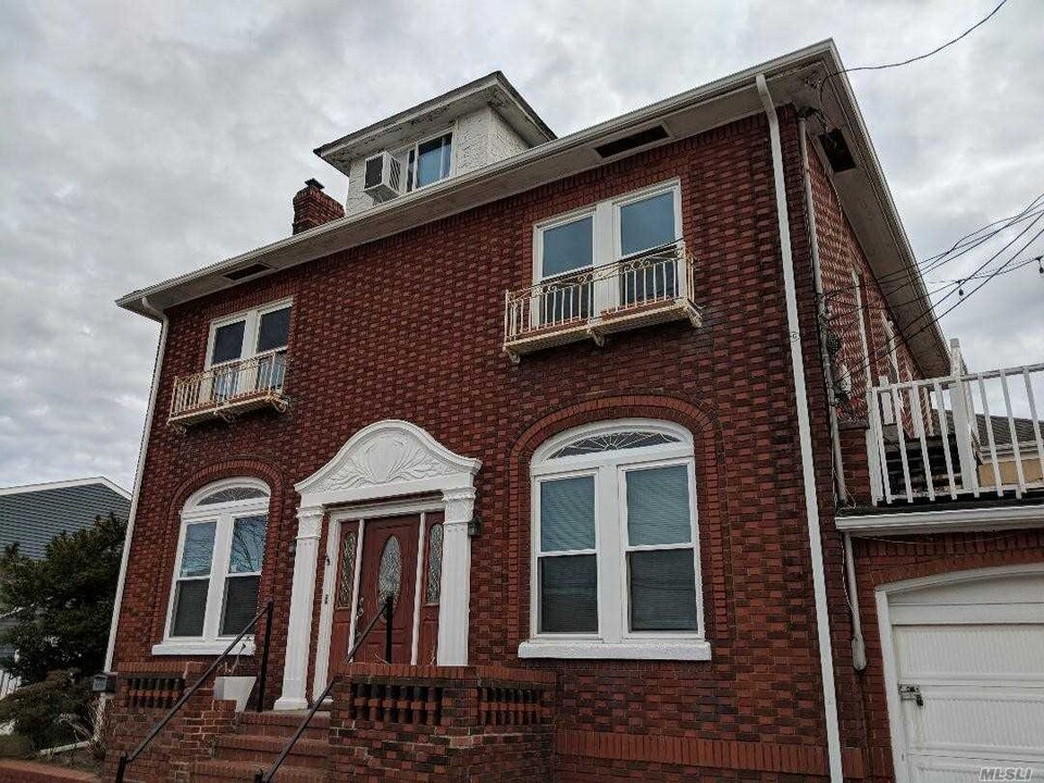 606 W Walnut St-Unit -main in Long Beach, NY - Building Photo
