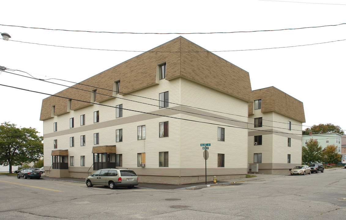 Maple Knoll Apartments in Lewiston, ME - Foto de edificio