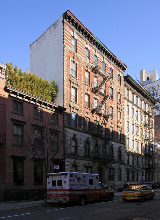 145 W Tenth St in New York, NY - Foto de edificio
