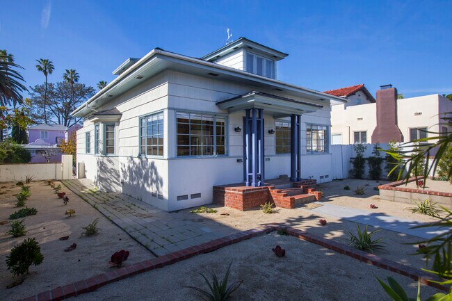 property at 1344 Torrey Pines Rd