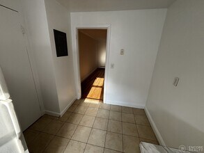 44 A Harvard Ave, Unit 4 in Brookline, MA - Building Photo - Building Photo