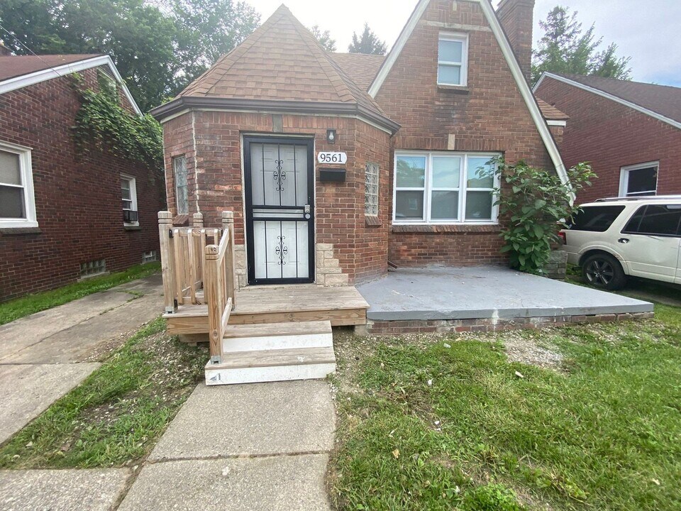 9561 Grandmont Ave in Detroit, MI - Foto de edificio