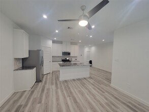 2819 Milton Ldg Ln in Houston, TX - Foto de edificio - Building Photo