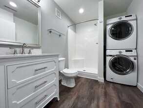 2322 College St, Unit 7 in Cedar Falls, IA - Building Photo - Building Photo