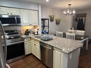 6903 Victoria Dr, Unit G in Alexandria, VA - Building Photo - Building Photo