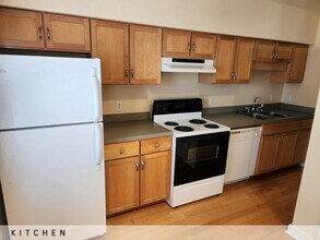 60 Gatheringgreen W, Unit Studio Apartment in Pensacola, FL - Building Photo - Building Photo