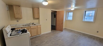 2229 S 10th Pl in Milwaukee, WI - Building Photo - Building Photo