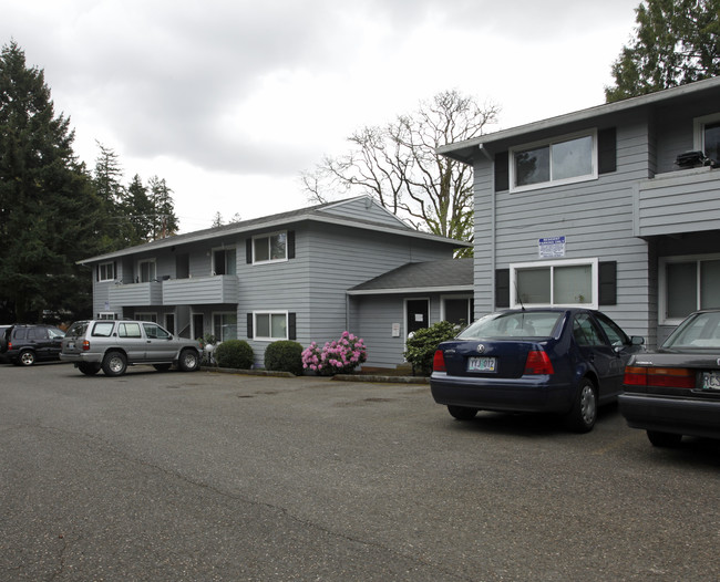 Hall Woods Apartments in Portland, OR - Building Photo - Building Photo