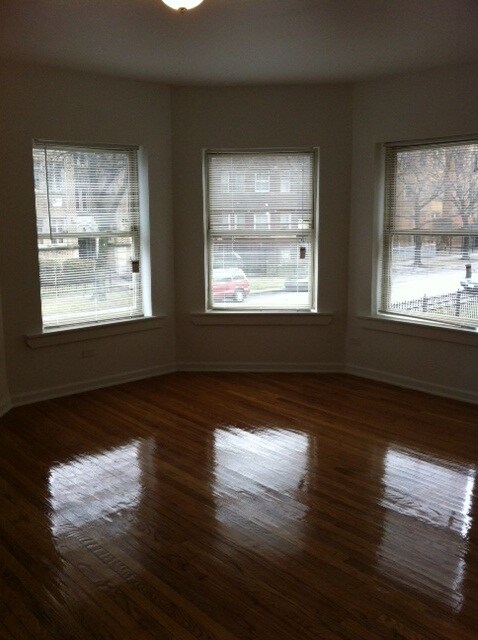 8000-12 S Maryland Ave in Chicago, IL - Building Photo - Interior Photo