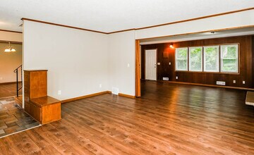 2300 Zenith Ave N in Minneapolis, MN - Building Photo - Building Photo