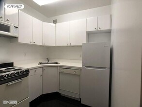 117 W 58th St in New York, NY - Foto de edificio - Building Photo